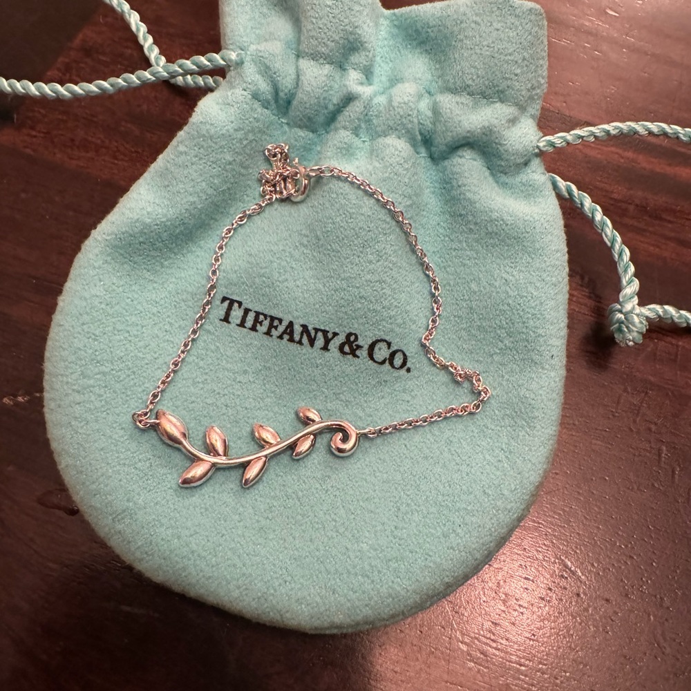 Tiffany’s olive branch bracelet - Picture 2 of 3